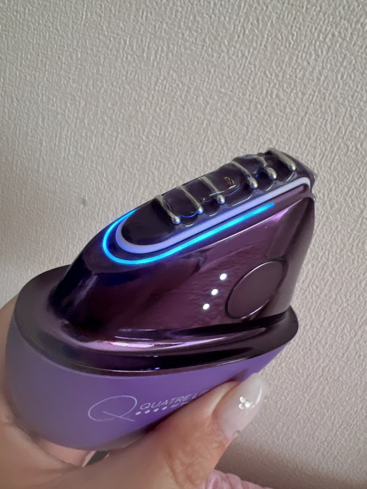 使用中のキャトルリフトのヘッド部分とランプの写真