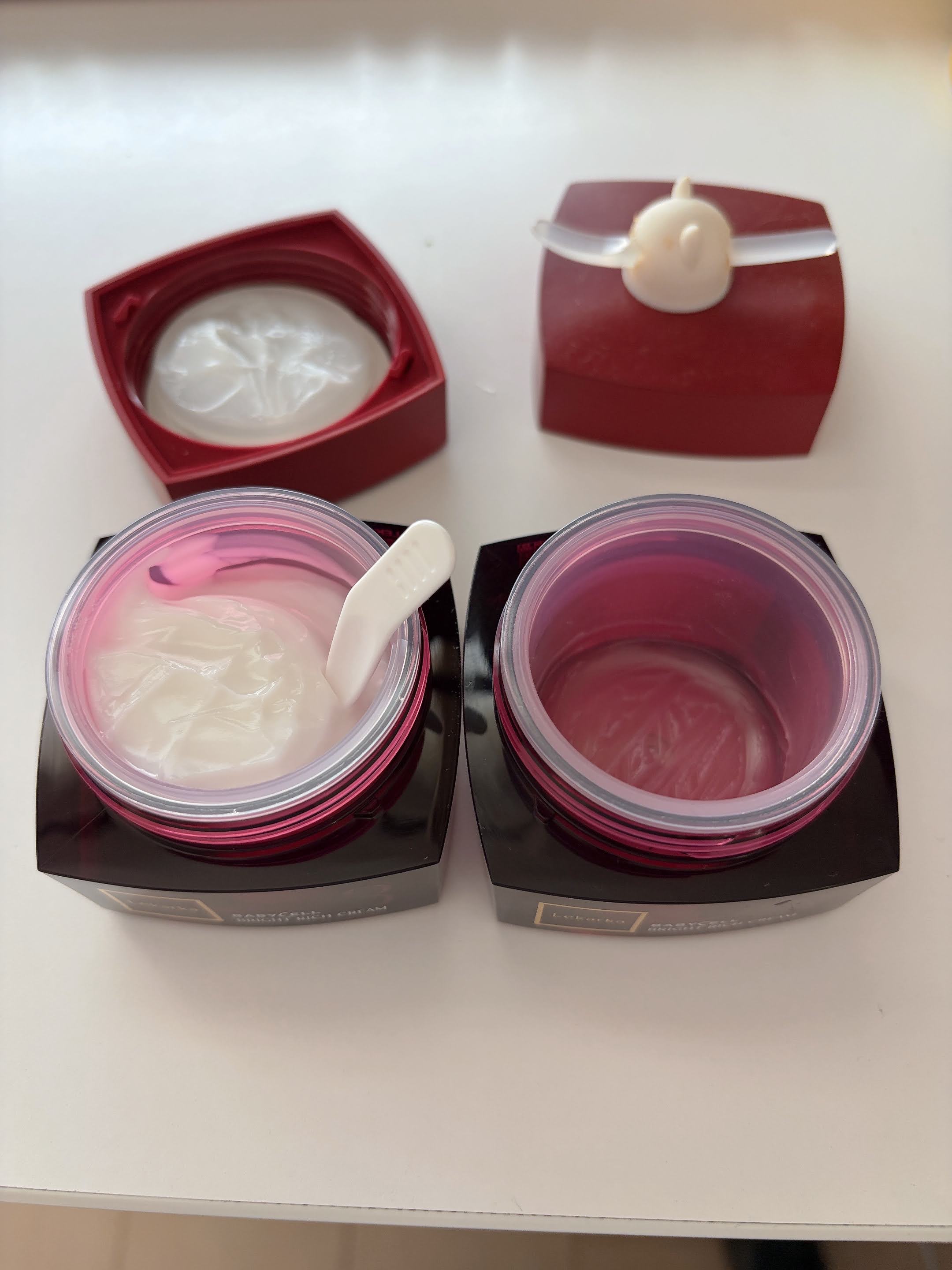 レカルカ ブライトリッチクリーム 新品ジャーと使い切ったジャーを並べた写真